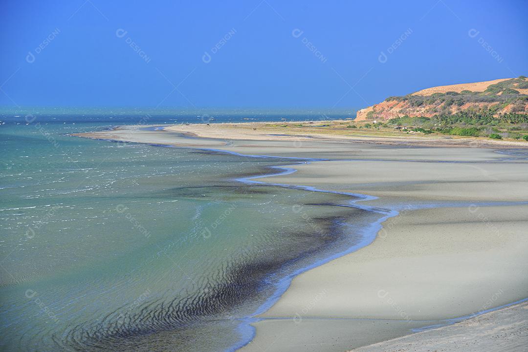 Paisagem praia onndas mar ceu azul