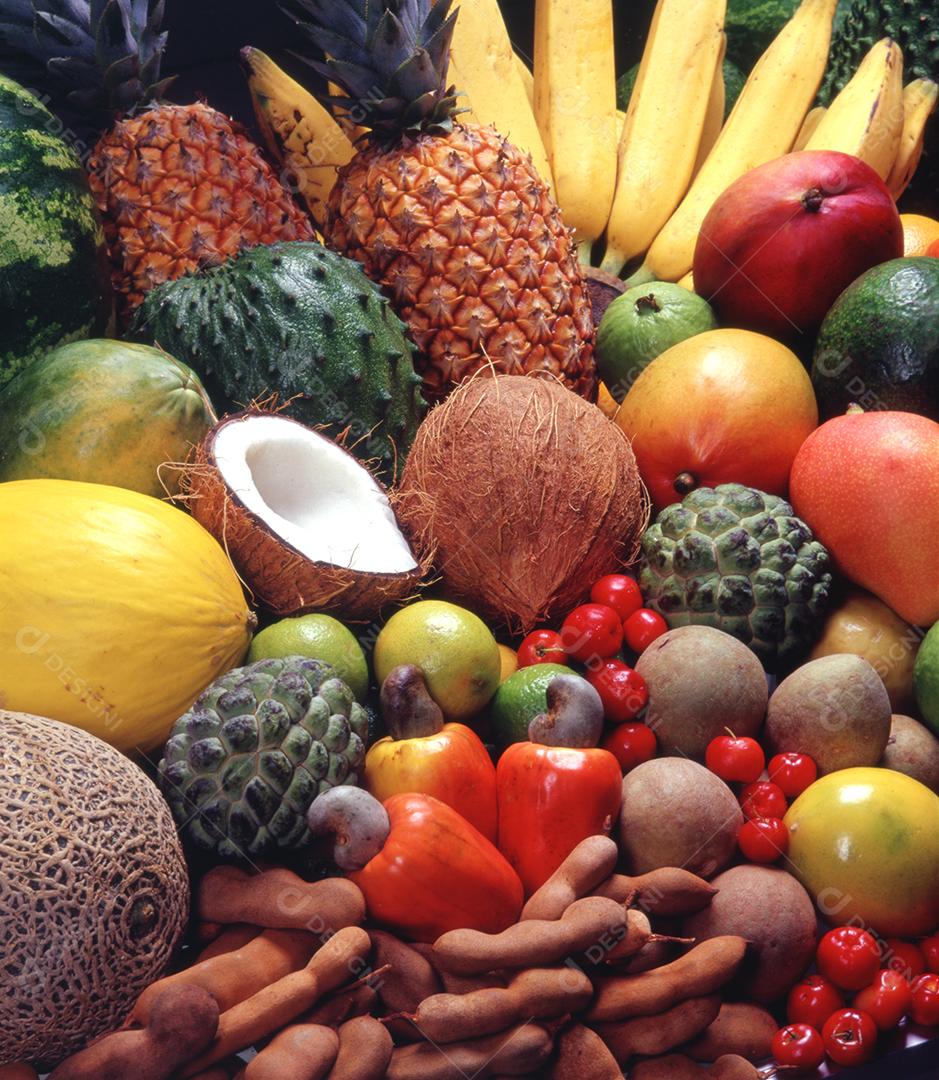 Frutas típicas do Brasil em estúdio