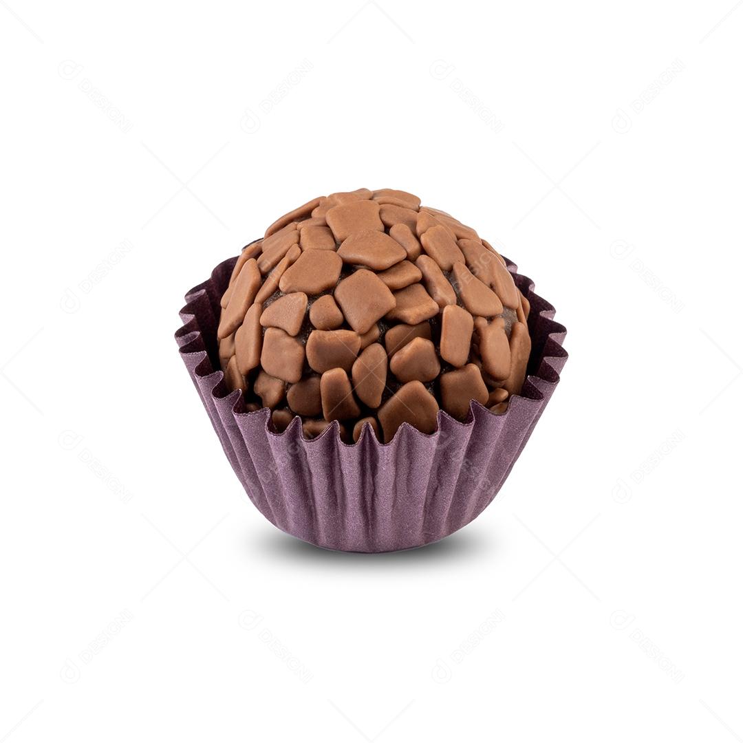 Típico brigadeiro brasileiro isolado sobre fundo branco JPG