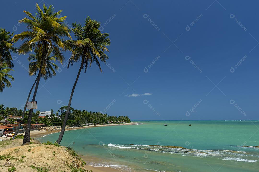 Paisagem Praia de Japaratinga, Alagoas ceu azul