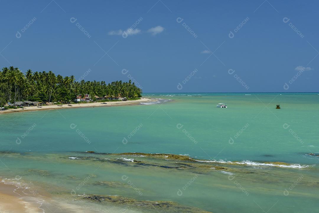 Paisagem Praia de Japaratinga, Alagoas ceu azul