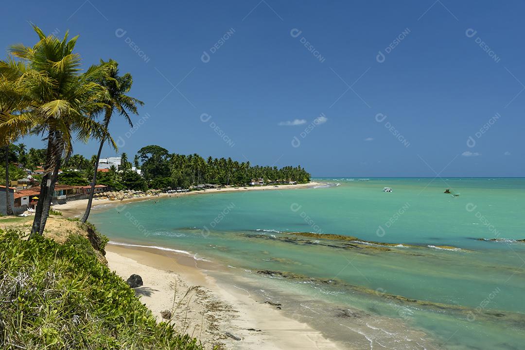 Paisagem Praia de Japaratinga, Alagoas ceu azul