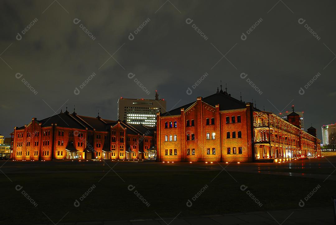 Vista noturna do Armazém red brick em Yokohama, Japão