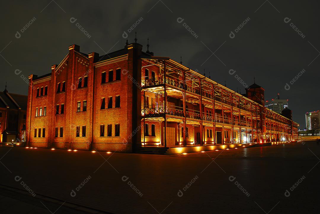 Vista noturna do Armazém red brick em Yokohama, Japão
