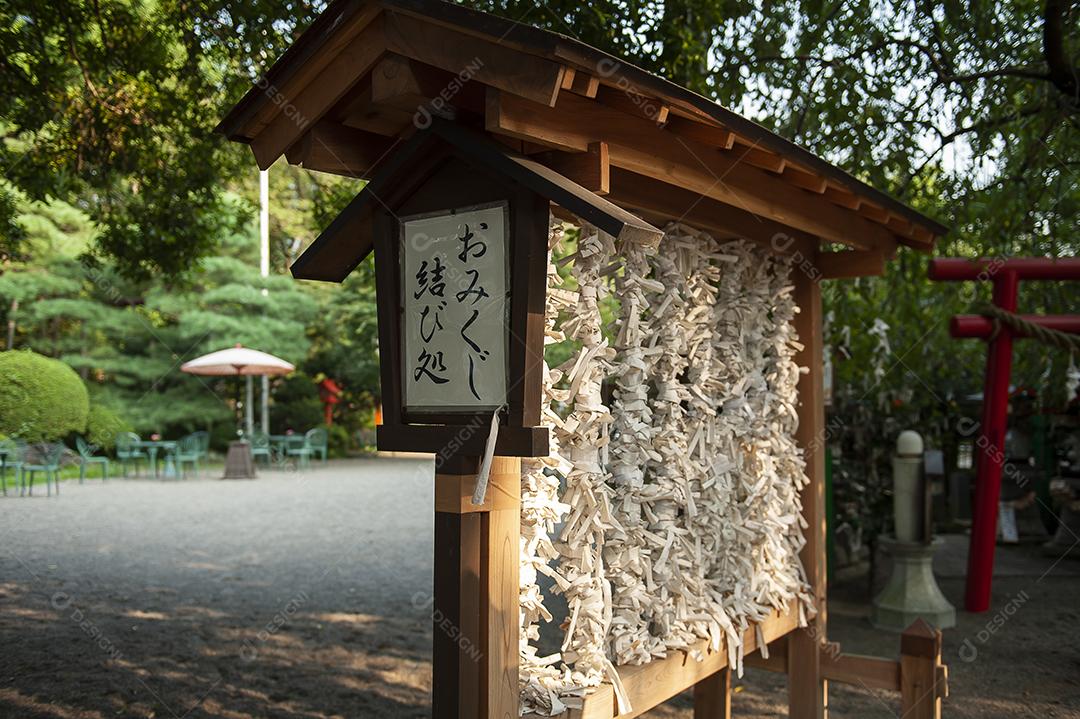 É como a entrada do Castelo de Ryugu, o Templo ishimineji