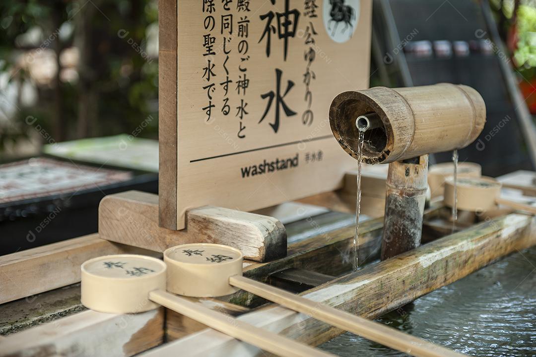 Pino em brinquedos de marcenaria