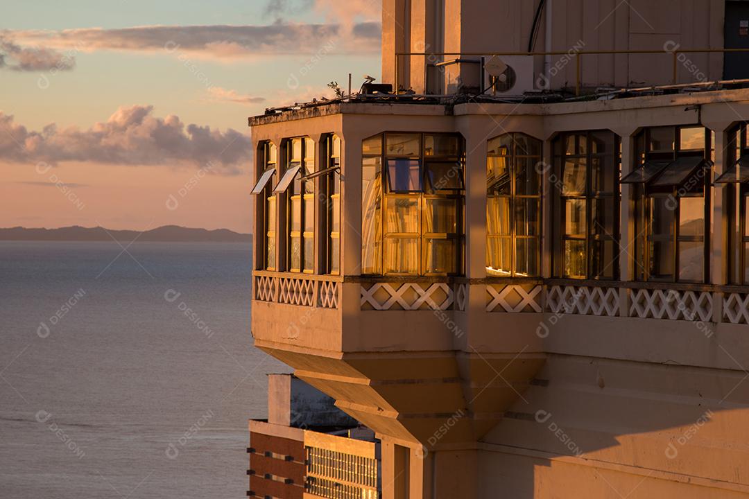 Vista do pôr do sol do Elevador Lacerda no Centro Histórico