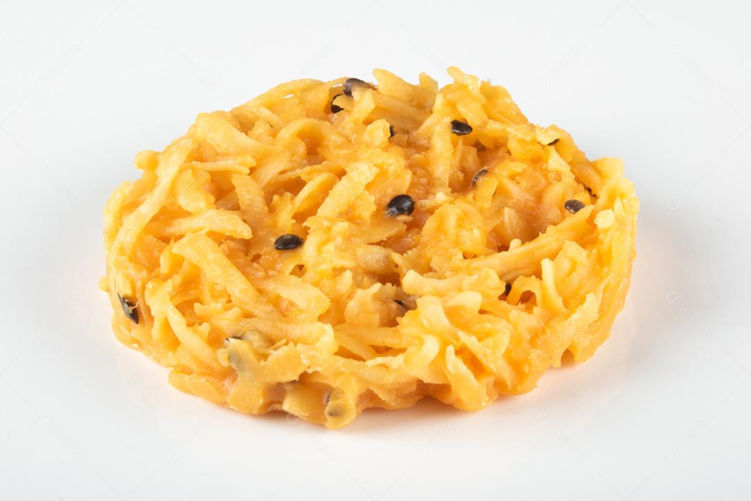 Coco doce de coco isolado no fundo branco