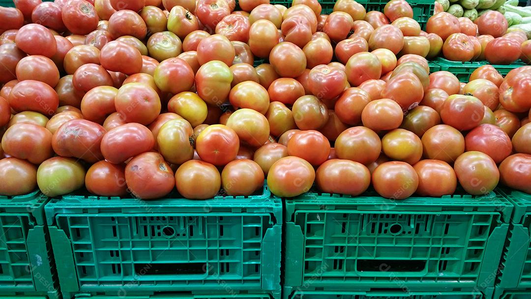 Tomates à venda no super mercado