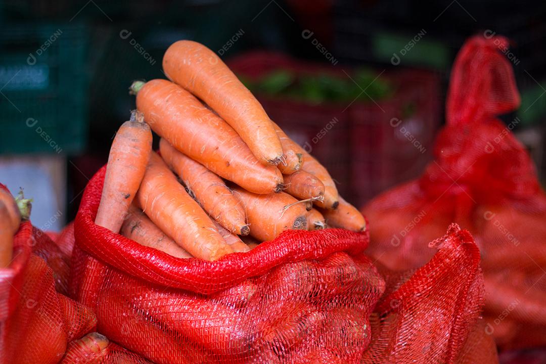 Cenoura à venda na feira popular