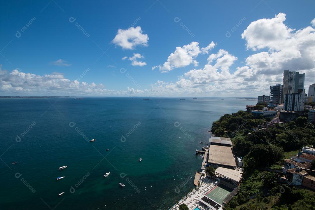 Vista aérea da Baía de Todos os Santos em Salvador Bahia