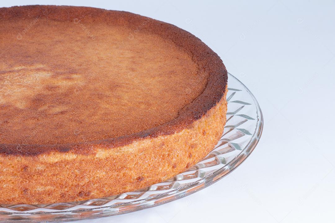 Bolo de mandioca com fundo branco
