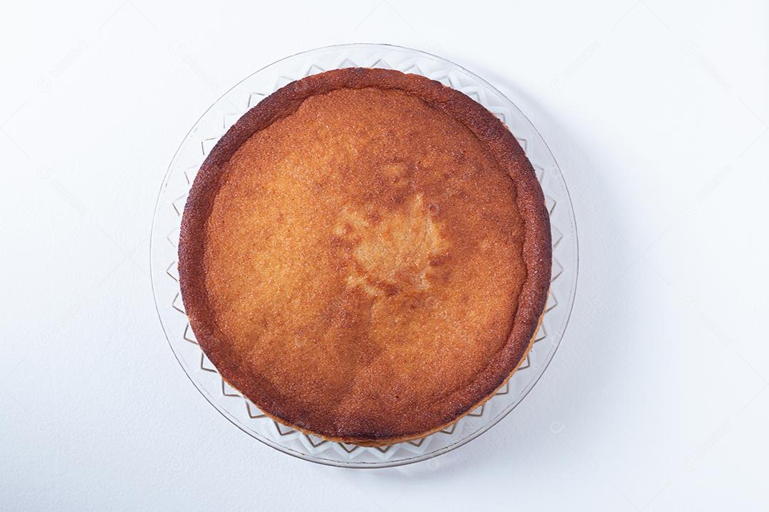 Bolo de mandioca com fundo branco