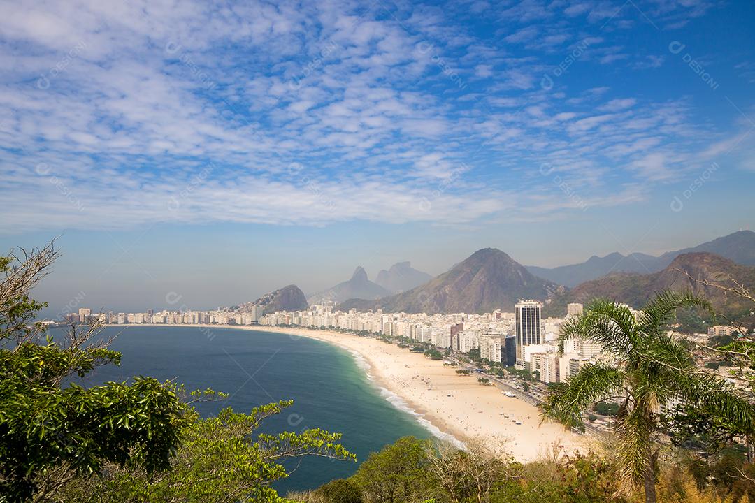 Vista aérea da praia de Copacabana no Rio de Janeiro