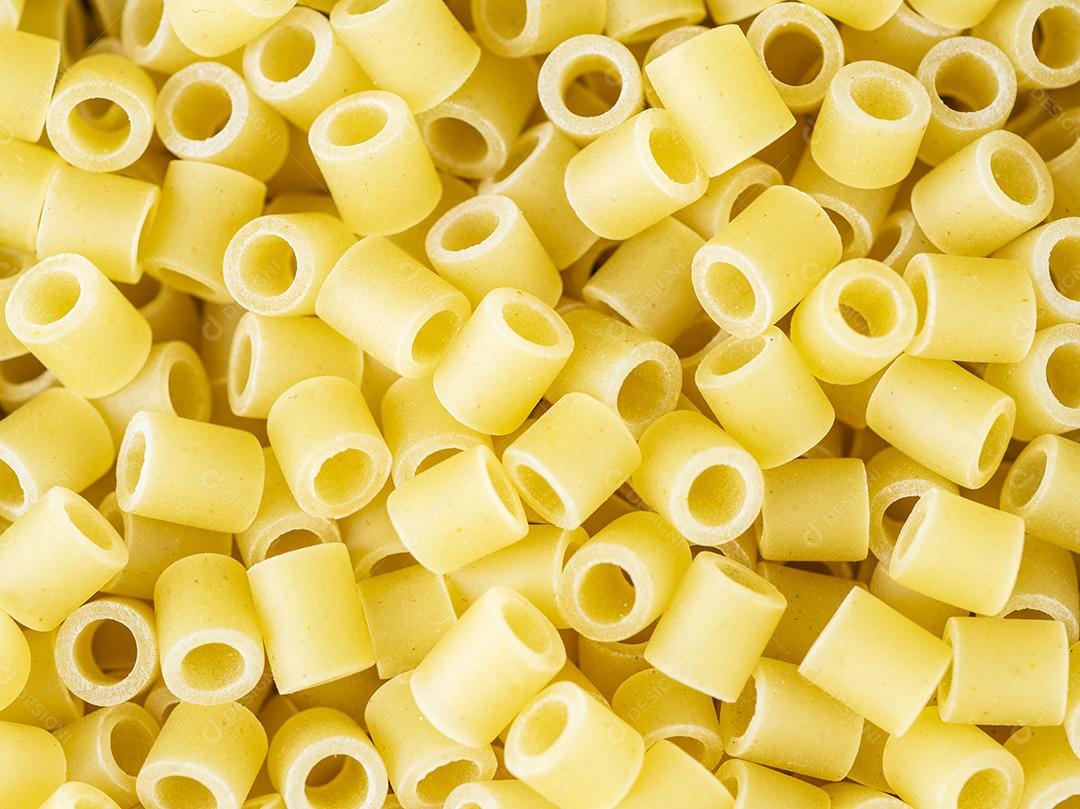 Vista superior, closeup de massa de macarrão minúsculo.