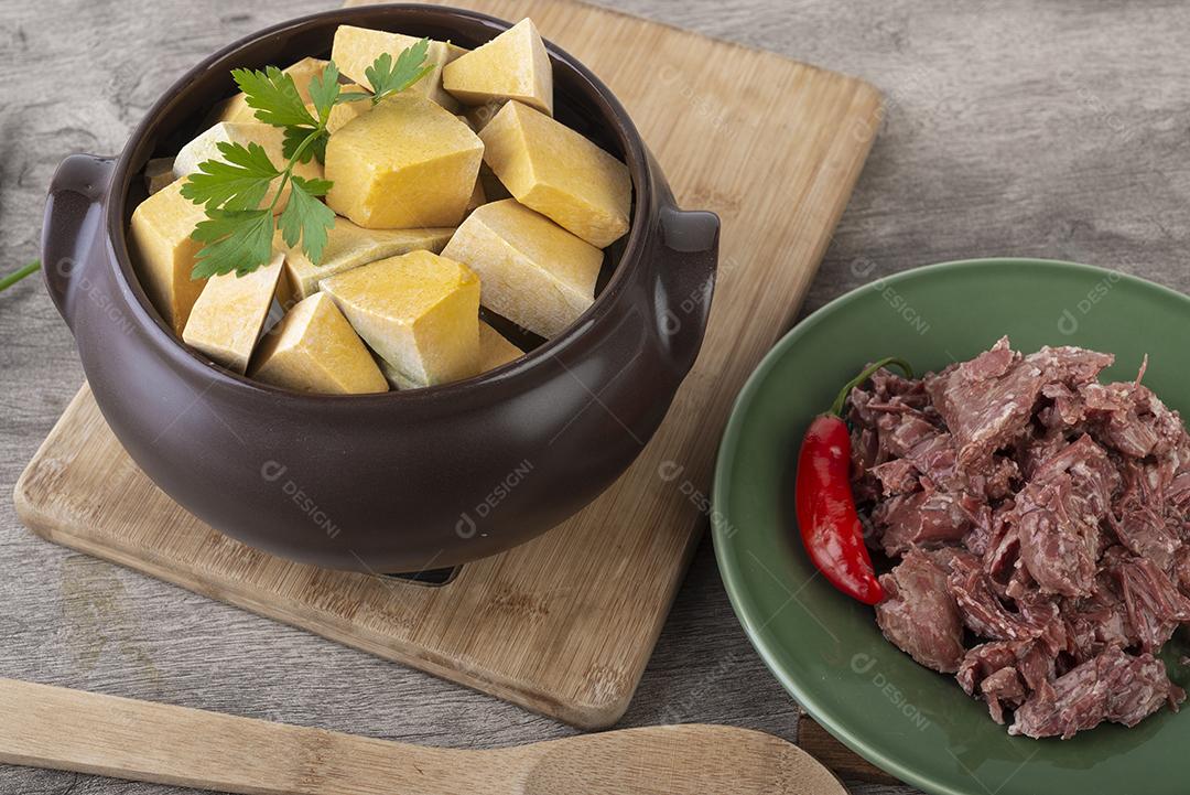 Kabocha típico brasileiro com ingredientes de carne seca.