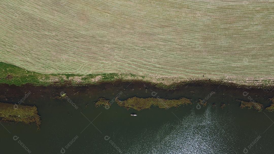 Vista aerea de uma praia lago areia