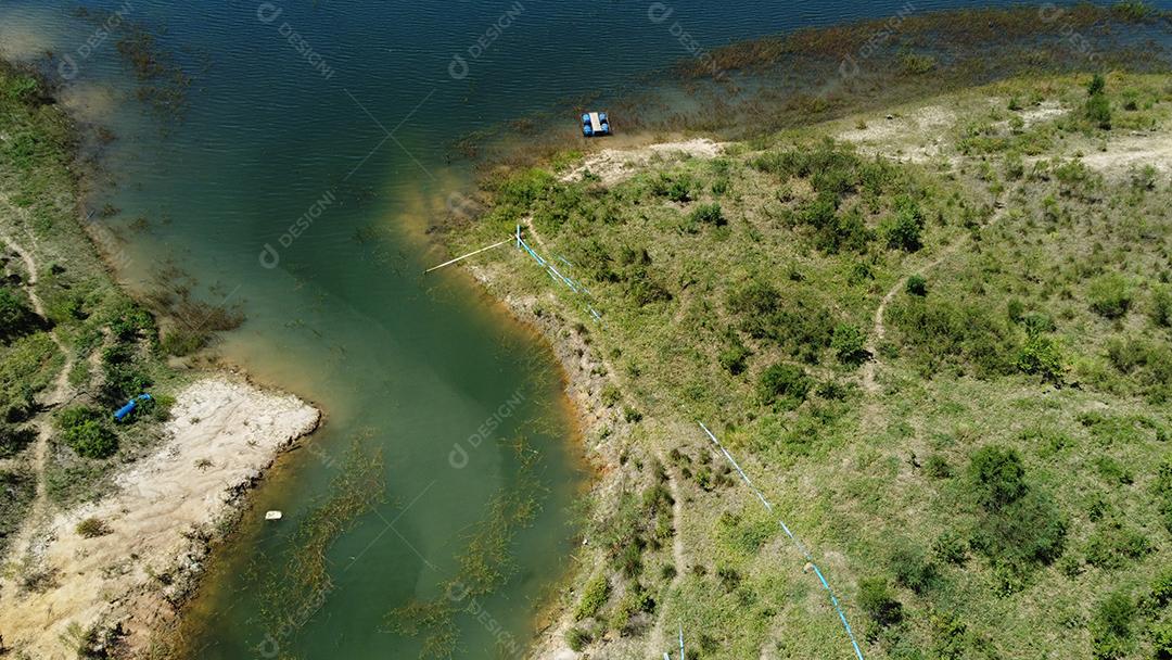 Paisagem lago fazenda campo arvores