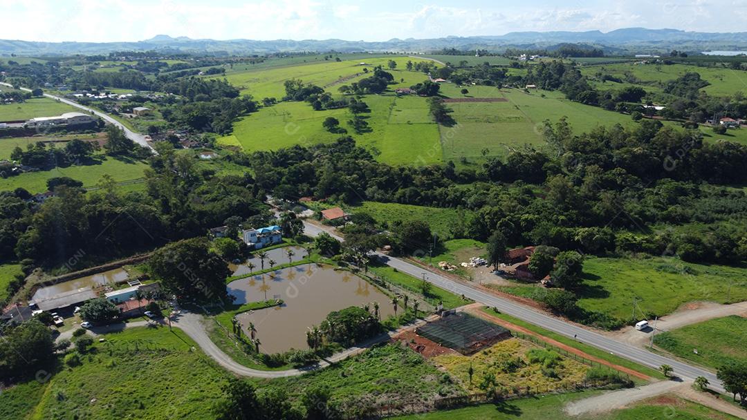 Vista aerea fazenda lago campo