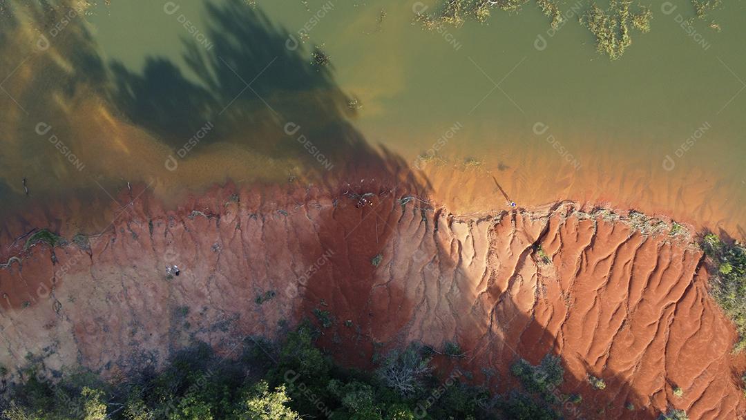 Vista aerea de um lago praia paisagem