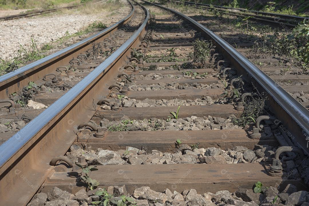 Velhas ferrovias enferrujadas no Brasil