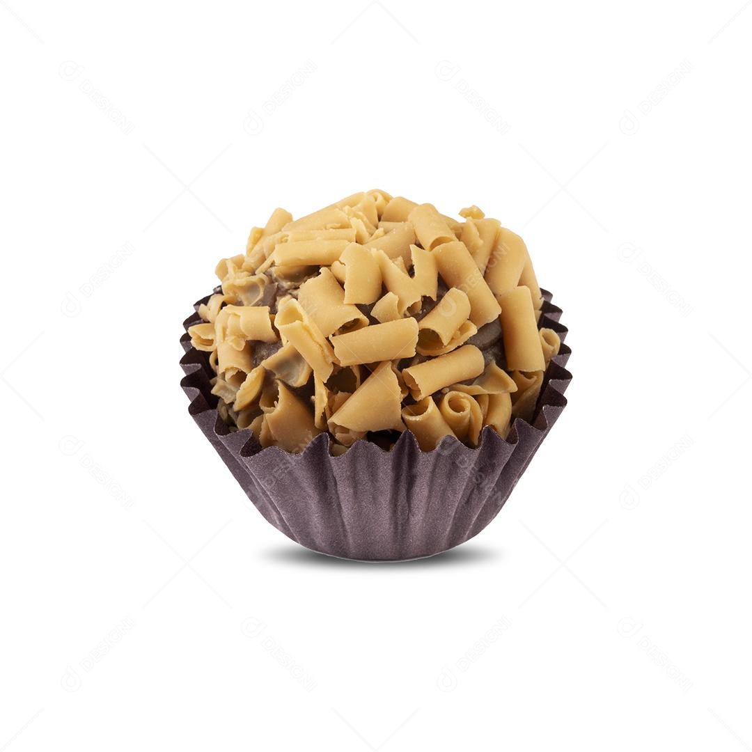 Típico brigadeiro brasileiro isolado sobre fundo branco