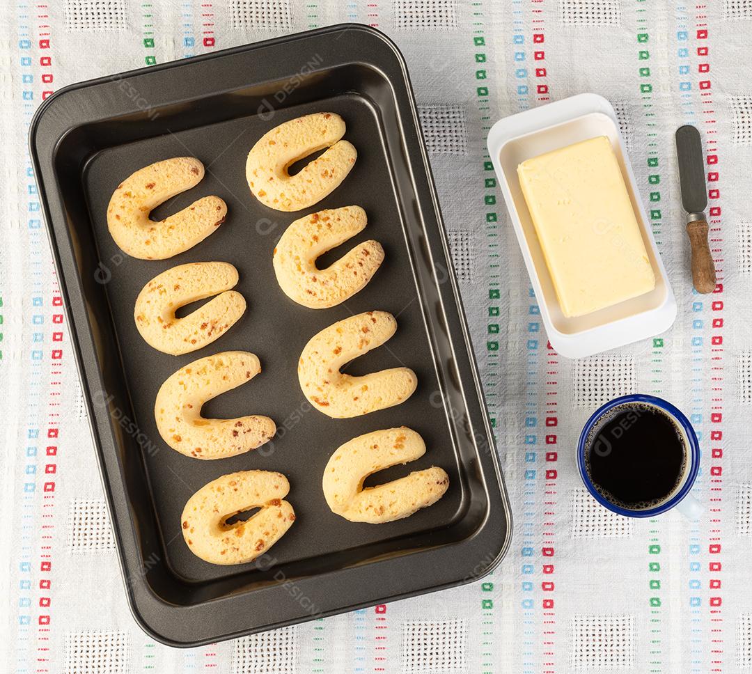 Chipas, típico pão de queijo sul-americano em uma assadeira