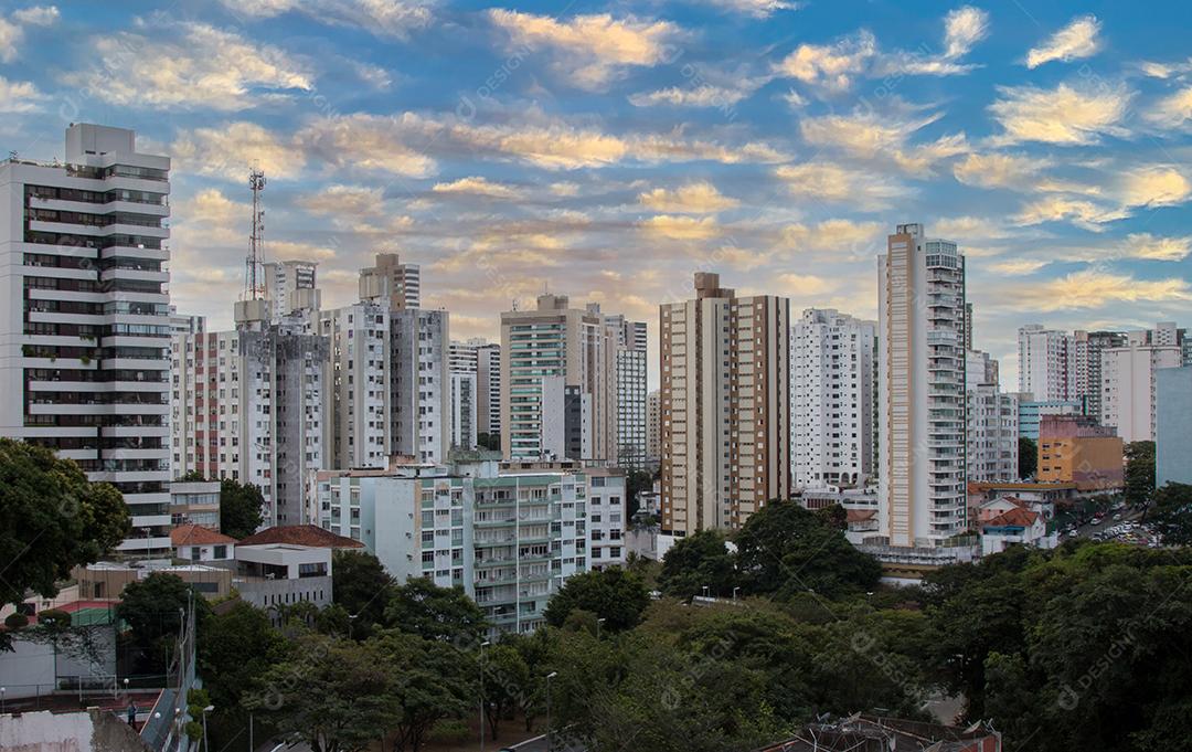 Vista de prédios residenciais na cidade de Salvador Bahia Brasil