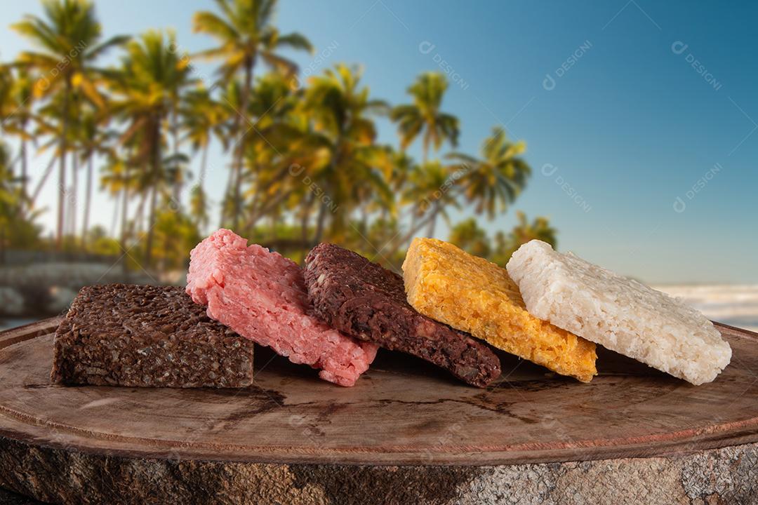 Coco doce de coco, doce brasileiro com coqueiros