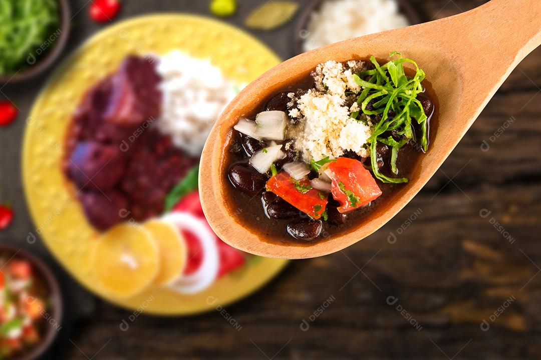 Prato de feijoada da comida típica brasileira