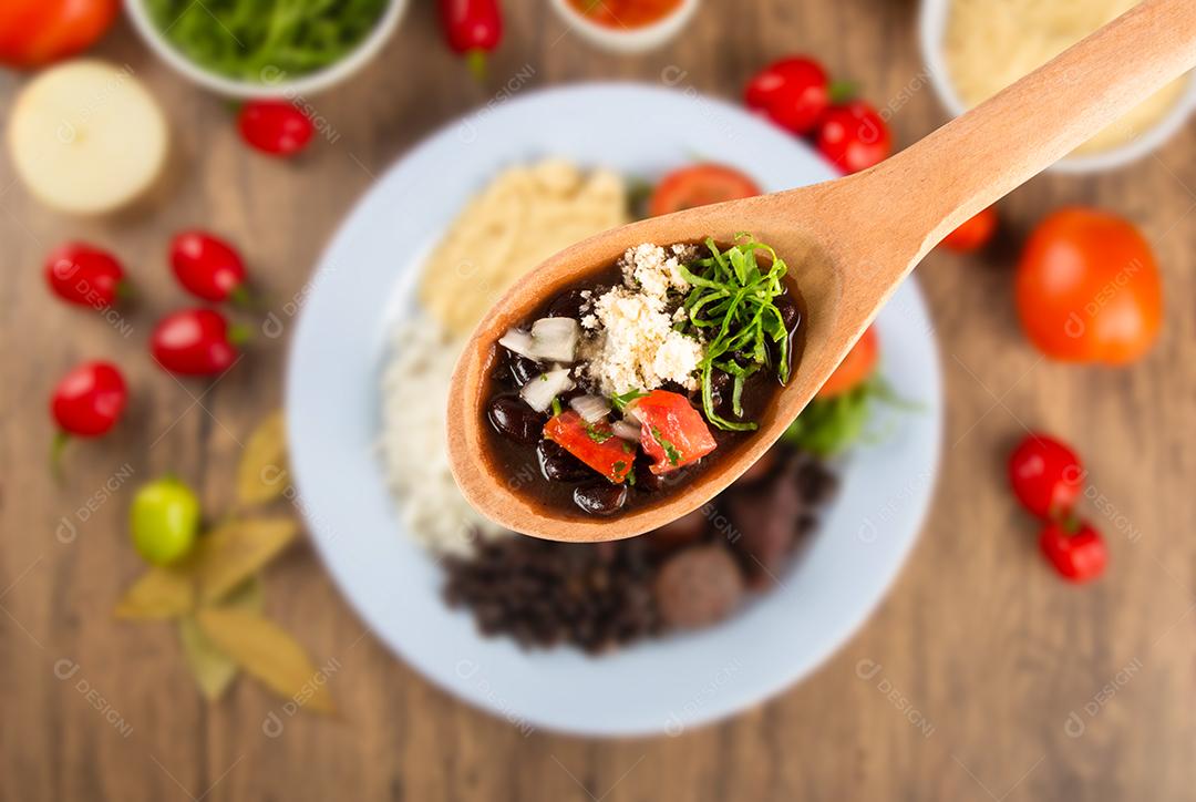 Feijoada. Prato tradicional de comida brasileira. Culinária brasileira