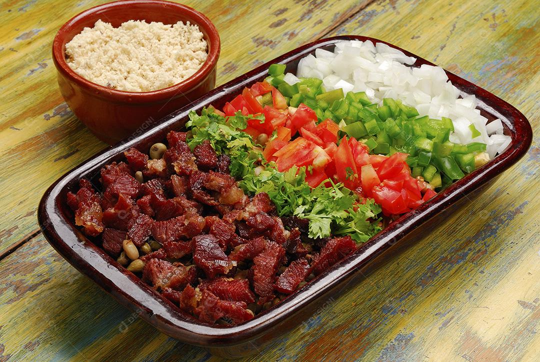 Arrumadinho, traditional dish of Brazilian cuisine, made with meat, beans and vegetables