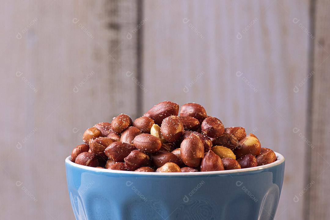 Festa de junho. Doces típicos da Festa Junina. Bolo de fubá, pipoca, canjica, paçoca, cocada, geleia de abóbora e amendoim