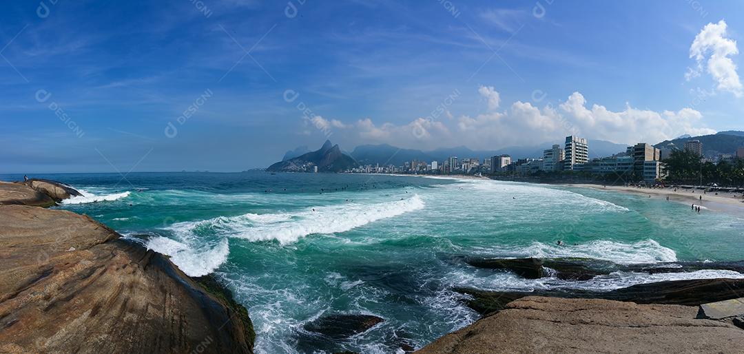 Famosa praia do Arpoador e Ipanema no Rio de Janeiro Brasil