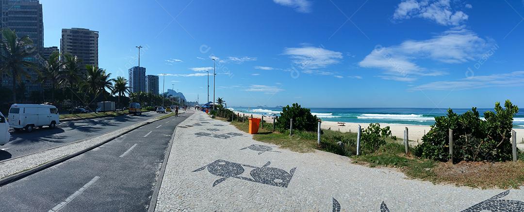 Vista da orla e praia da Barra da Tijuca no Rio de Janeiro Brasil.