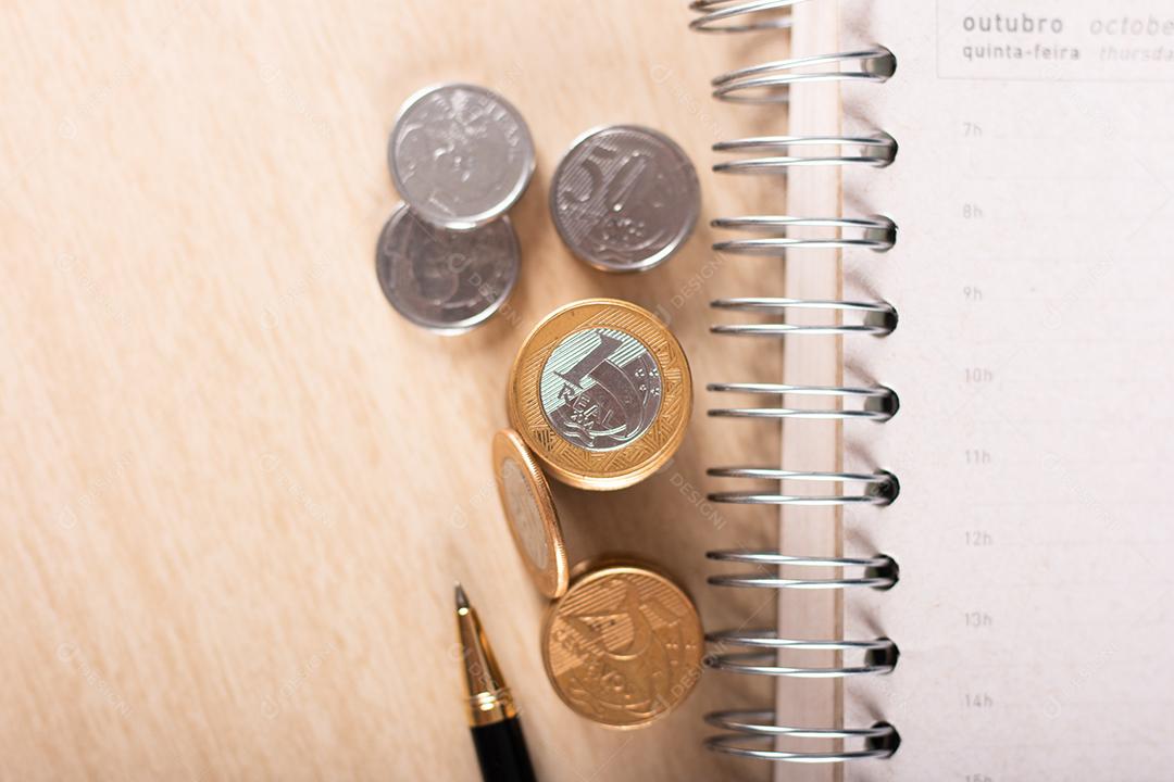 Dinheiro brasileiro. Moeda do Brasil. Um grupo de moedas brasileiras