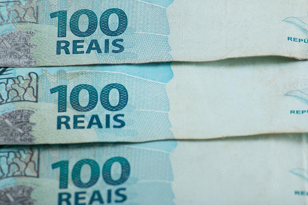 Dinheiro brasileiro. Notas de 100 reais