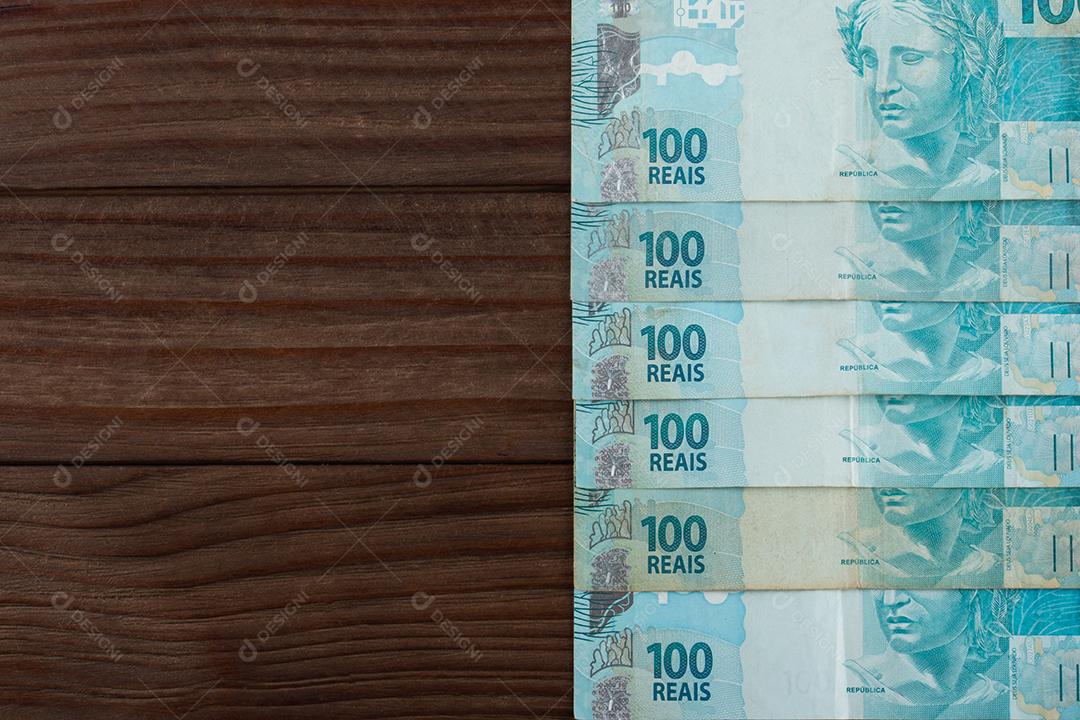 Dinheiro brasileiro. Notas de 100 reais