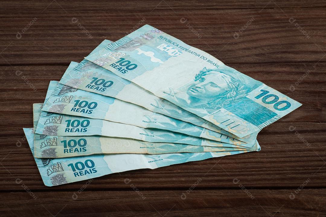 Dinheiro brasileiro. Notas de 100 reais