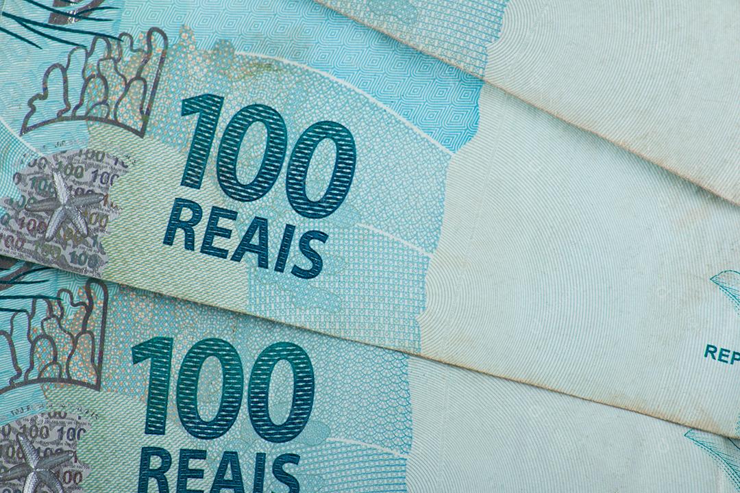 Dinheiro brasileiro. Notas de 100 reais