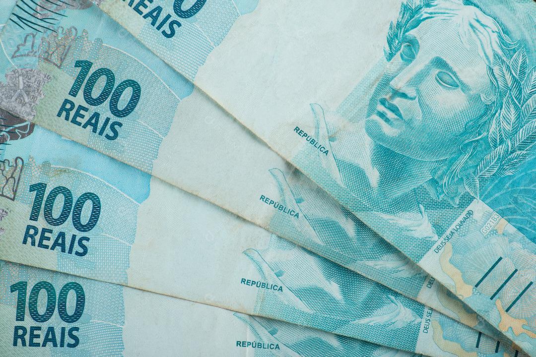 Dinheiro brasileiro. Notas de 100 reais