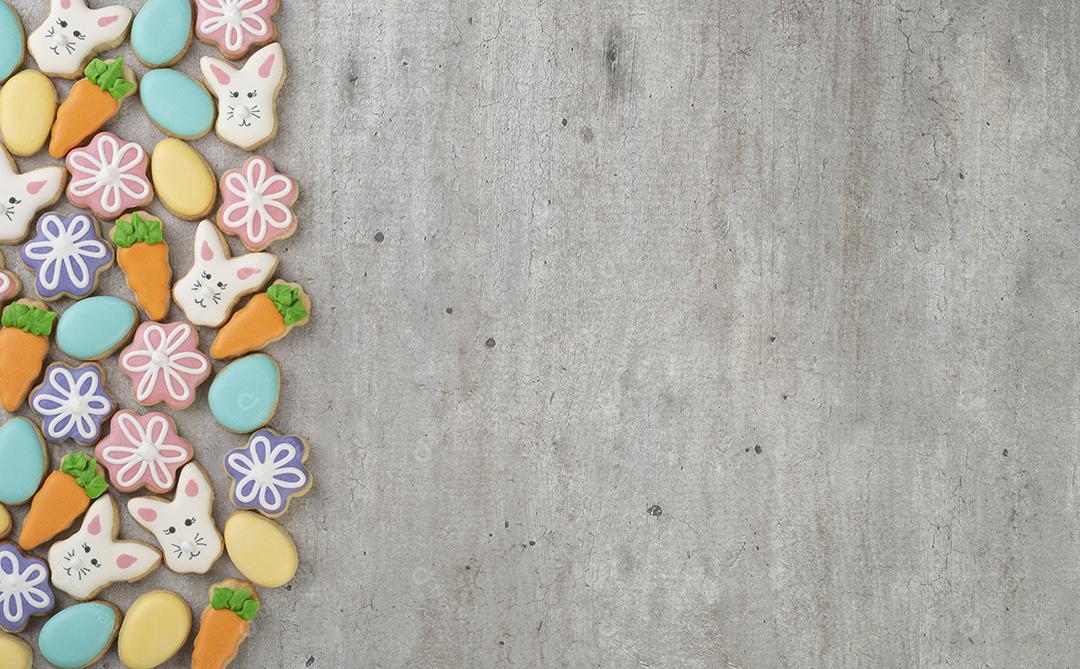 Biscoitos de Páscoa sobre fundo cinza claro