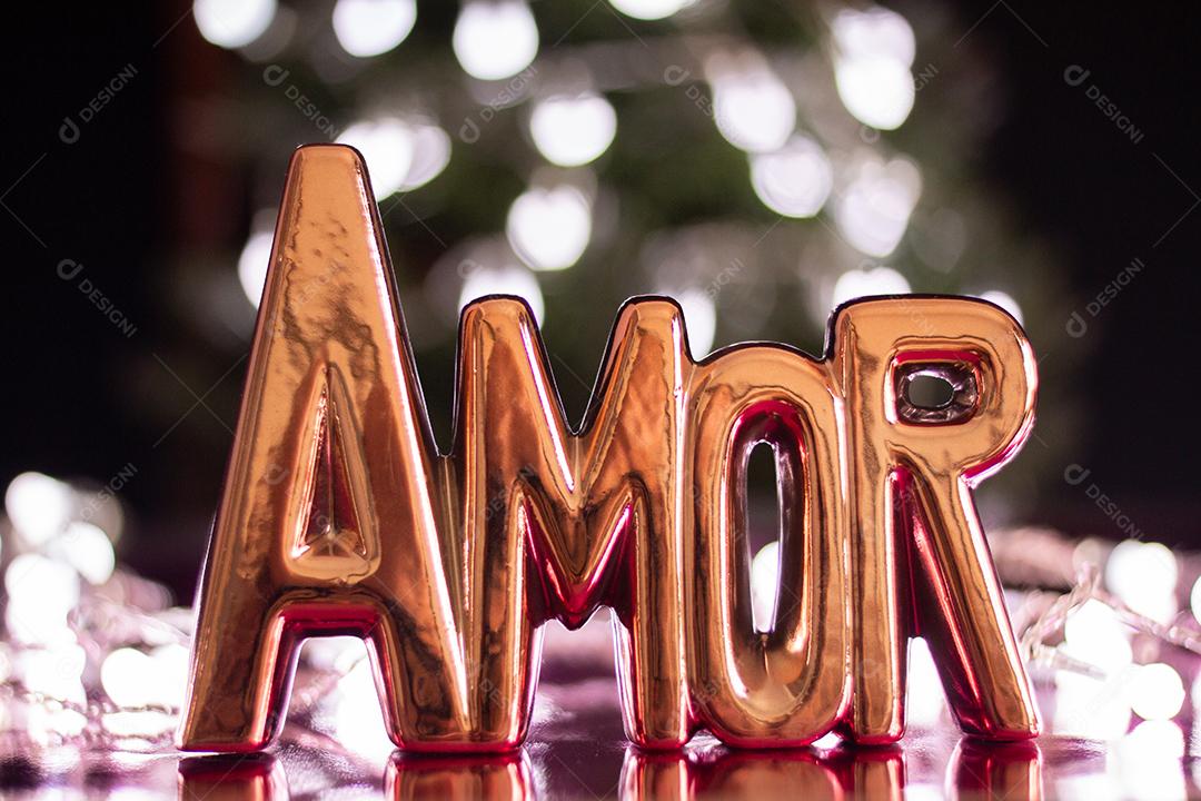 Palavra de amor em português com coração em forma de neon luzes fundo