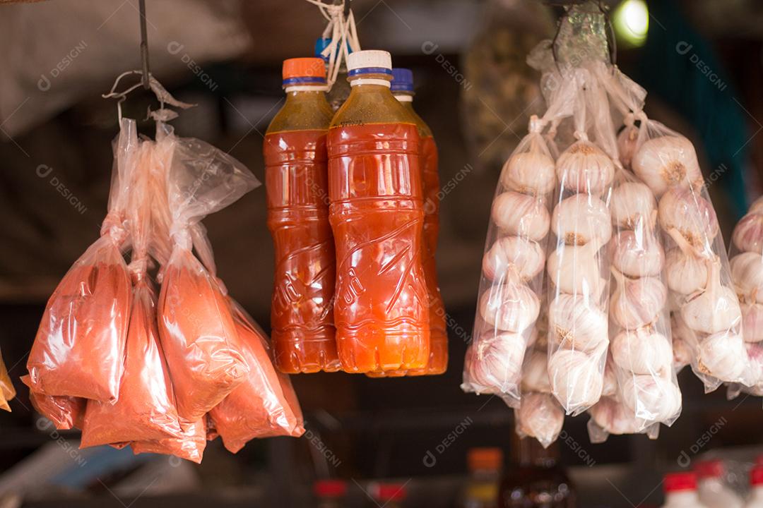 Especiarias vendidas em uma feira popular