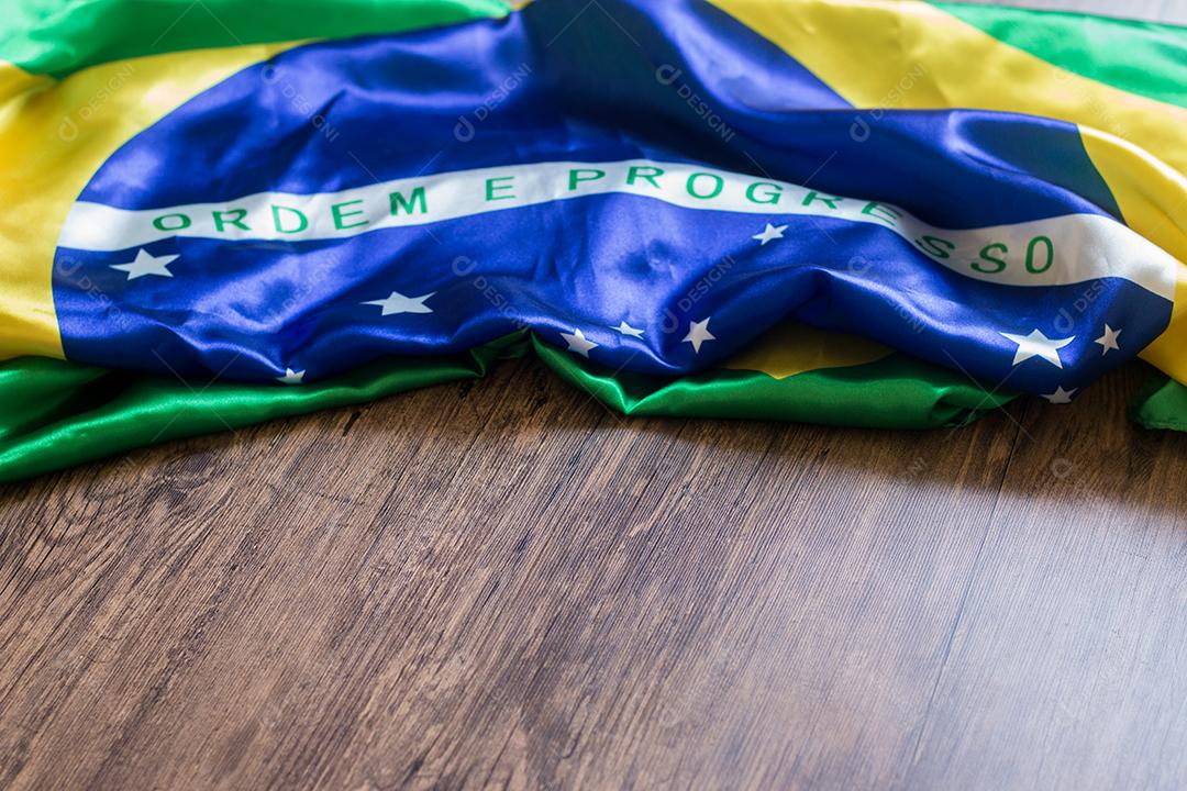 Detalhe da bandeira brasileira ondulada