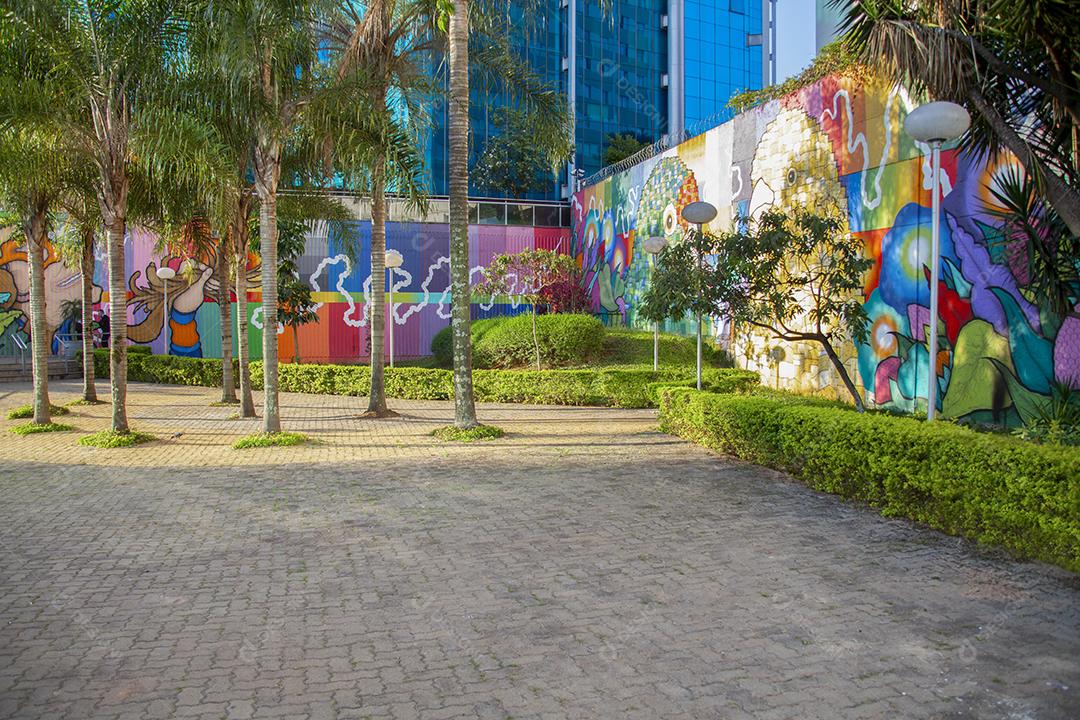 Gráficos. Desenho de rua  Arte de rua. Muro pichado