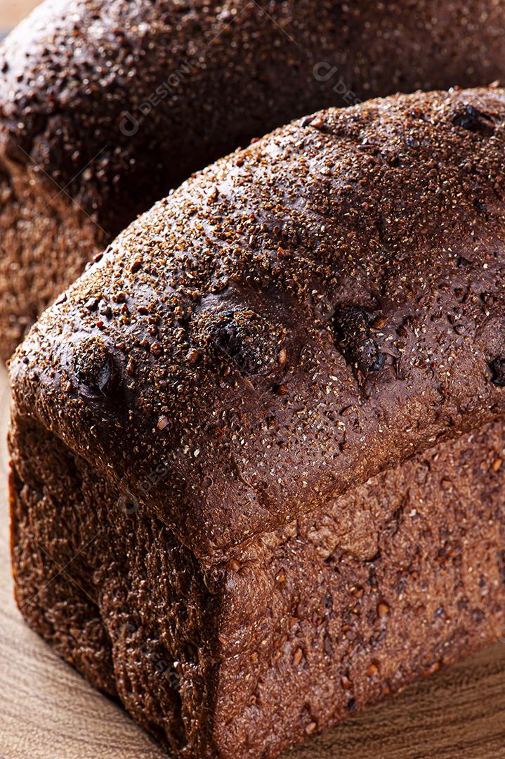 Pão integral de fermentação natural com cacau e pepitas de chocolate