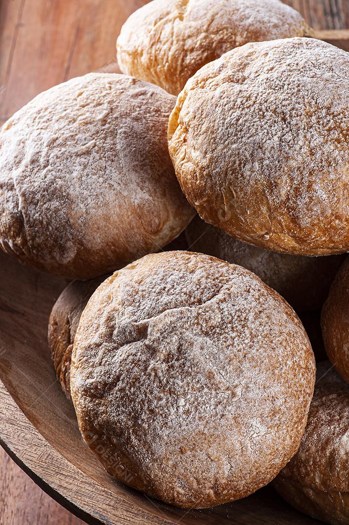 Pão de hambúrguer fermentado naturalmente. Foto de perto.