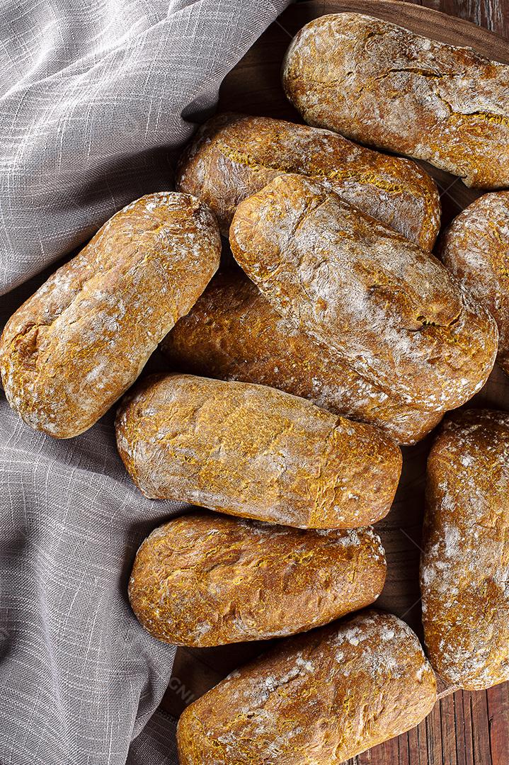 Pão fermentado naturalmente com açafrão