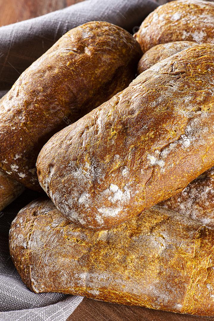 Pão fermentado naturalmente com açafrão